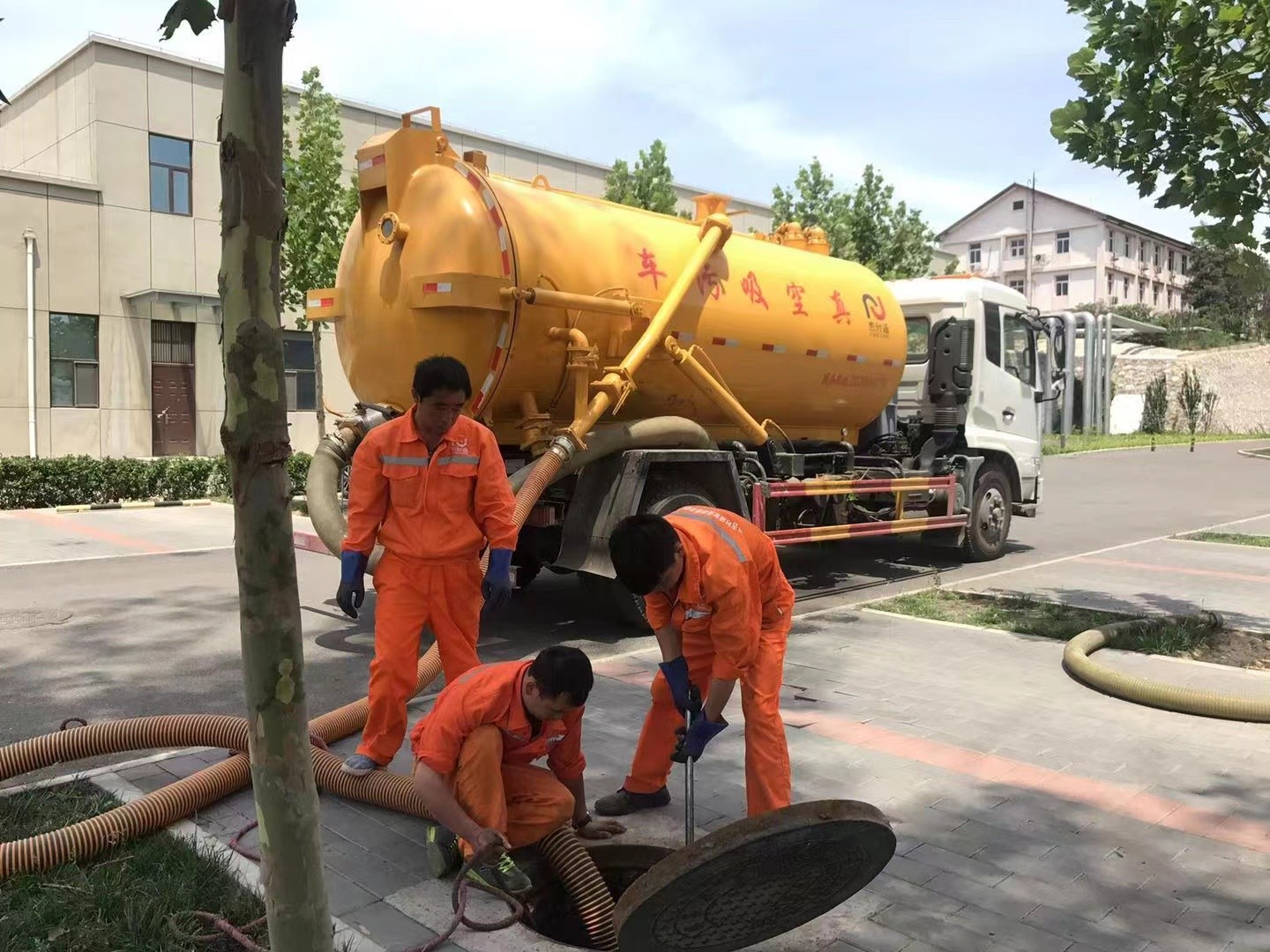 杨陵化粪池清理与5-8吨吸粪车施工效率分析